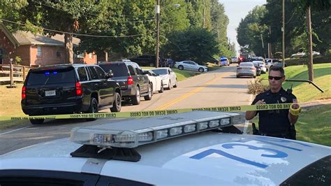 2 police officers and a suspect wounded in Memphis shooting